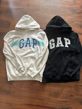 GAP Men’s Hooded Sweatshirt